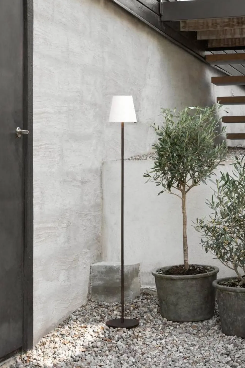Tyra floor portable golvlampa Ø14 cm Coffee
