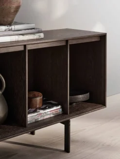 Vipp Cabinet H1 sideboard med ben Dark oak-marble doors