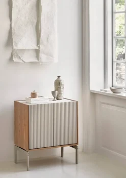 Vipp Cabinet H2 skåp med ben Light oak-marble doors