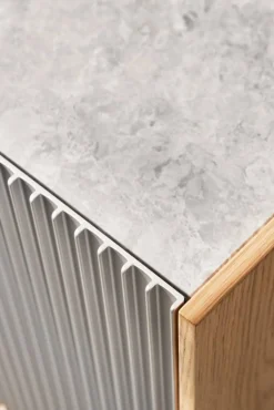 Vipp Cabinet H2 skåp med ben Light oak-marble doors