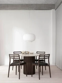 Vipp494 Cabin matbord Ø130 cm Light Jura marble-dark oak