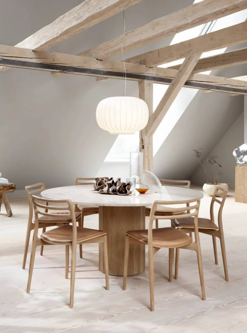 Vipp495 Cabin matbord Ø150 cm Light Jura marble-light oak
