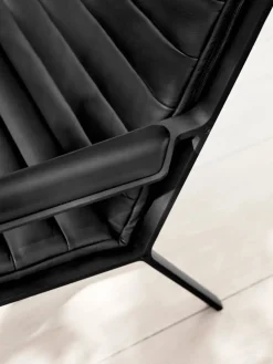 Vipp456 loungefåtölj Black aluminium-black leather