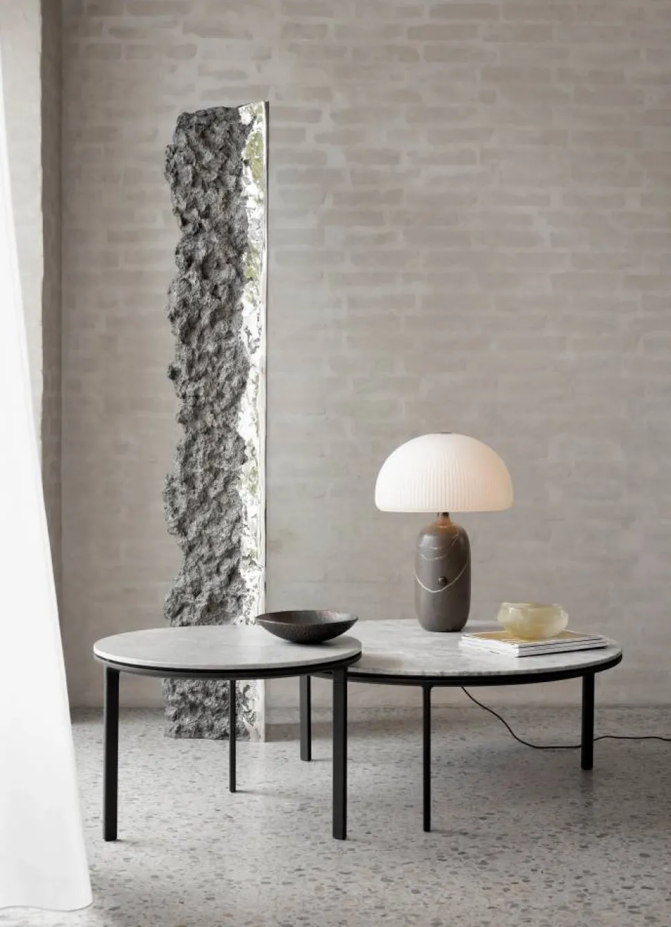 Vipp425 soffbord marmor Ø90x35 5 cm Sky grey