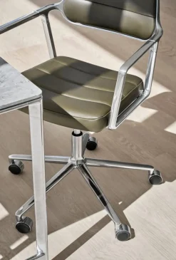 Vipp453+ Swivel kontorsstol med hjul Pol. aluminium-bosco green
