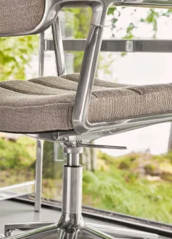 Vipp453+ Swivel kontorsstol med hjul Pol. aluminium-dark sand