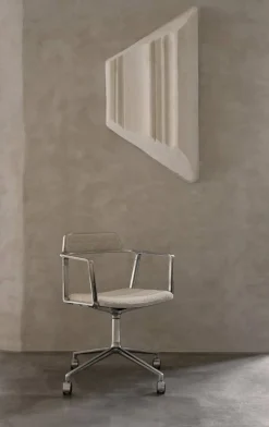 Vipp452 Swivel kontorsstol med hjul Wavy off white-light grey-pol. aluminium