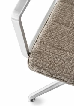 Vipp452 Swivel kontorsstol med hjul Pol. aluminium-dark sand