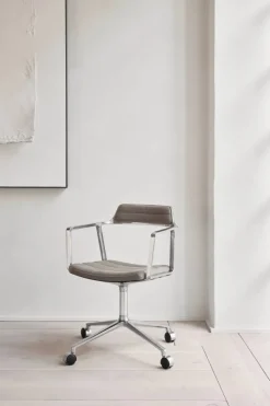Vipp452 Swivel kontorsstol med hjul Pol. aluminium-dark sand